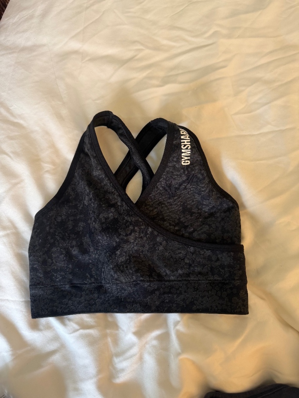 Gymshark seamless black sports bra – cross-back